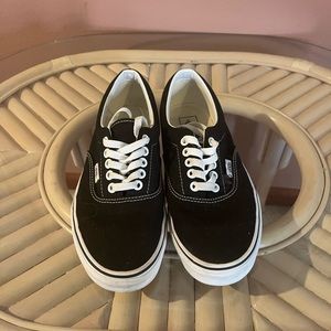 👟🖤 Size 8 Black Vans!🖤